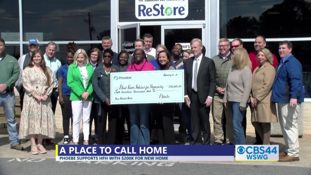 Gabe Phoebe Donates To Habitat