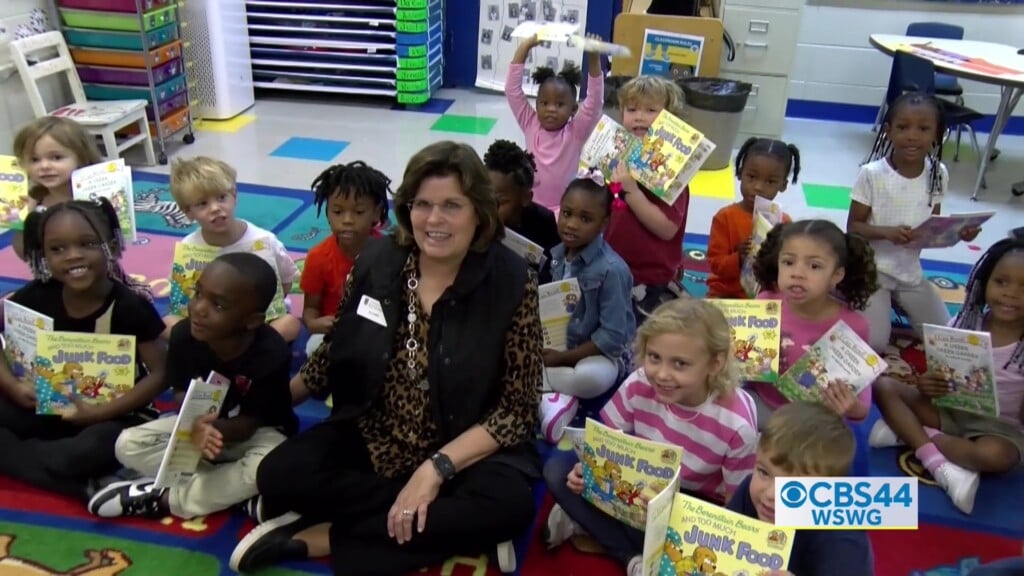 Gabe Rotary Club Donates Books To Pre K Students