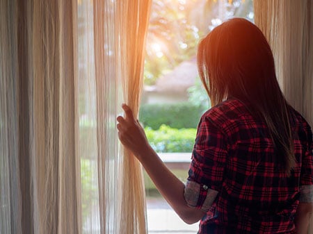 Woman Window 86032871 S