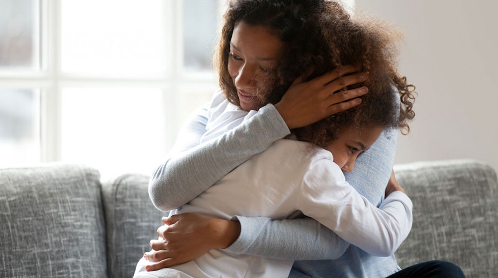 Woman Child Hugging 115422719 M