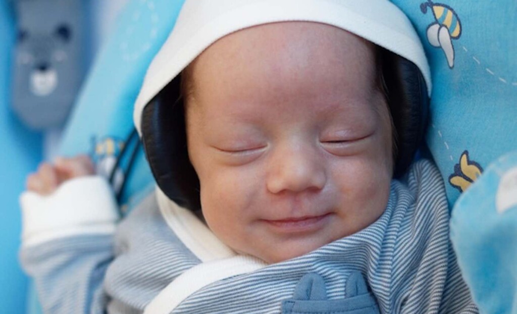 Baby Sleeping With Headphones Stephane Sizonenko Unige Hug