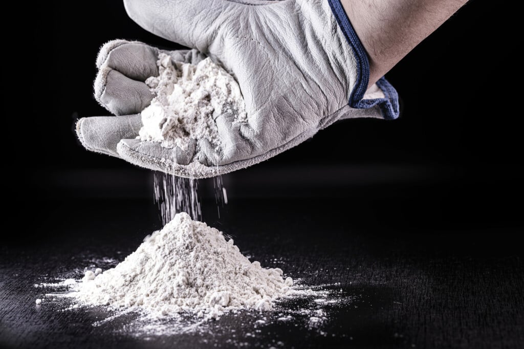 Powdered Titanium Dioxide Is Used To Treat Non Potable Water. Functioning As A Filter, Preventing Fouling And Blocking The Passage Of Any Contaminants. Chemical Material For Industrial Use