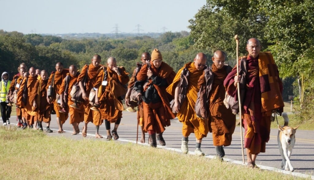 Buddhistmonkswalkforpeace