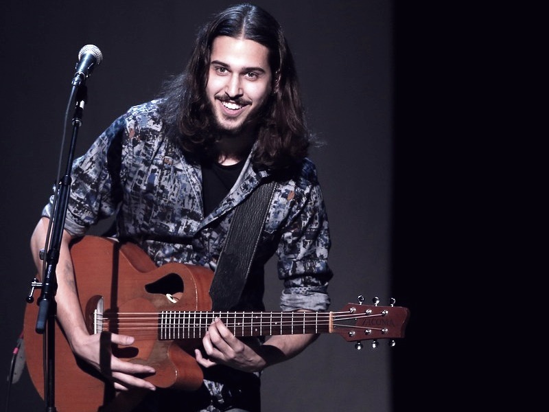 Julian Frampton Produces New Track For Fiancee