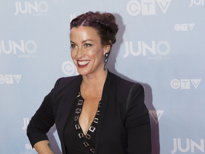 Alanis Morisette To Tour In Honor Of ‘jagged Little Pill’s’ 25th Anniversary