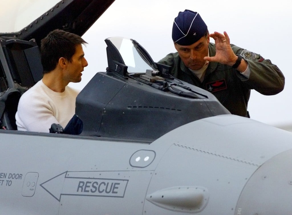Tom Cruise Talks With Fighter Pilot During Stop In Fort Worth Texas.