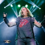 Def Leppard Guitarist Hopes Vince Neil Will Be Working Out