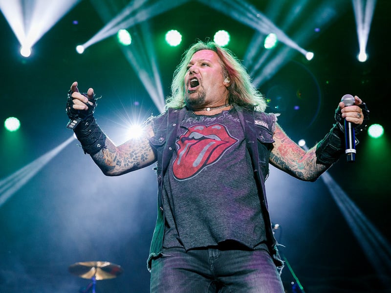 Def Leppard Guitarist Hopes Vince Neil Will Be Working Out