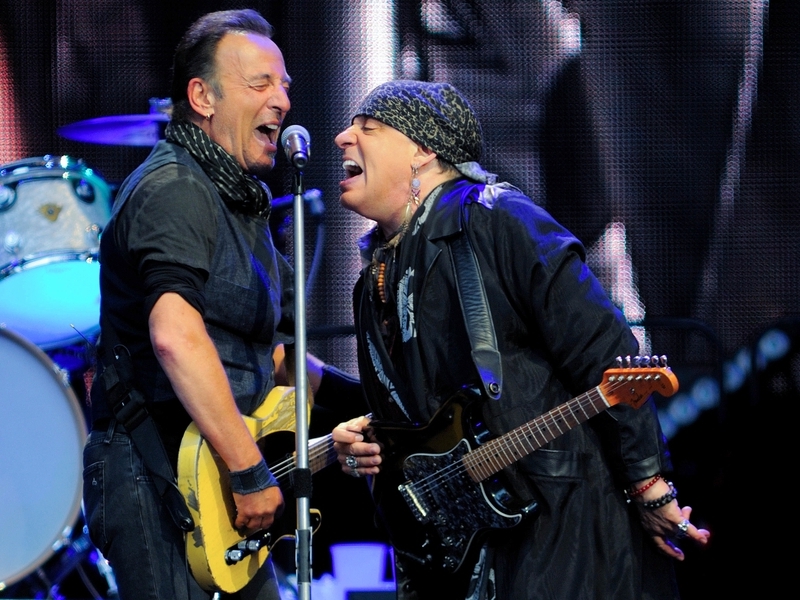 Bruce Springsteen Promising 2023 Trek To Be An ‘old School Tour’