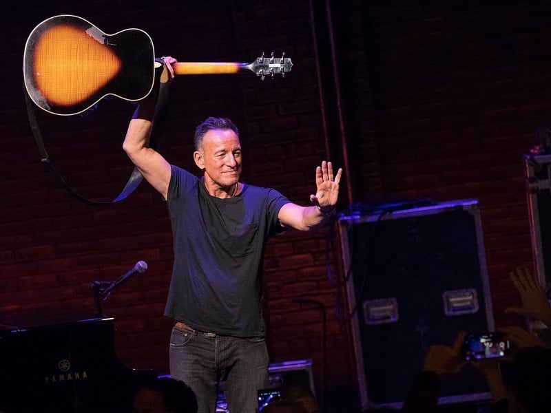 Bruce Springsteen Serenades Nyc For Wounded Vets