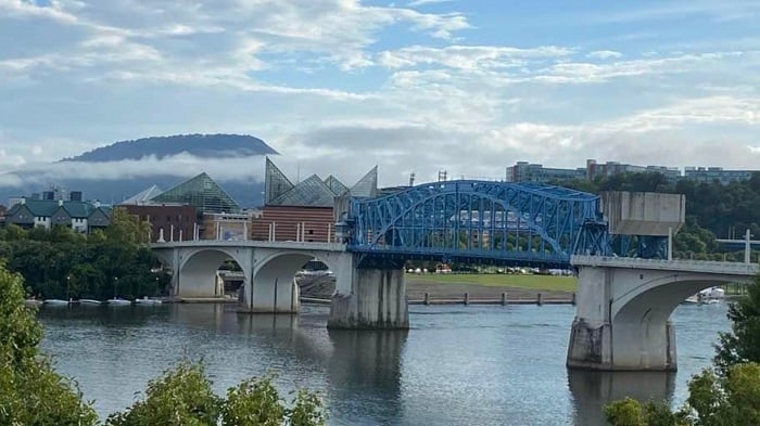 Picbridgeandclouds