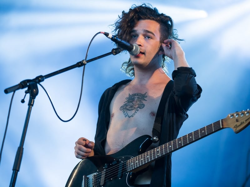 The 1975’s Matty Healy Invites Dad On Stage To Sing