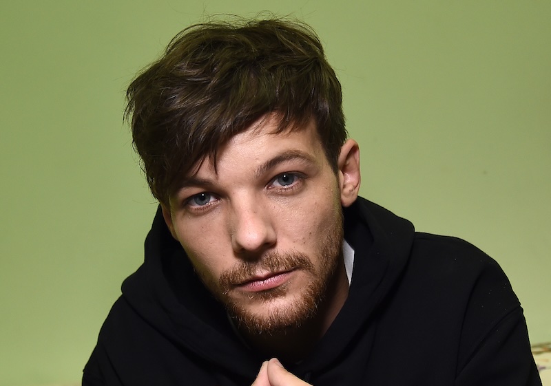 Louis Tomlinson Set Up Tv At Glastonbury To Screen England’s Soccer Match