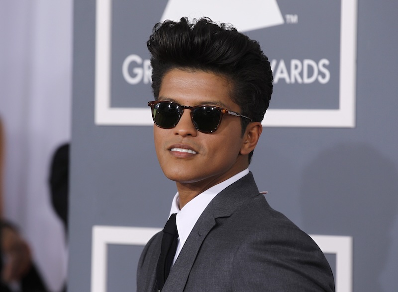 Bruno Mars Joins Rosé For “apt.” During Blackpink’s Los Angeles Show