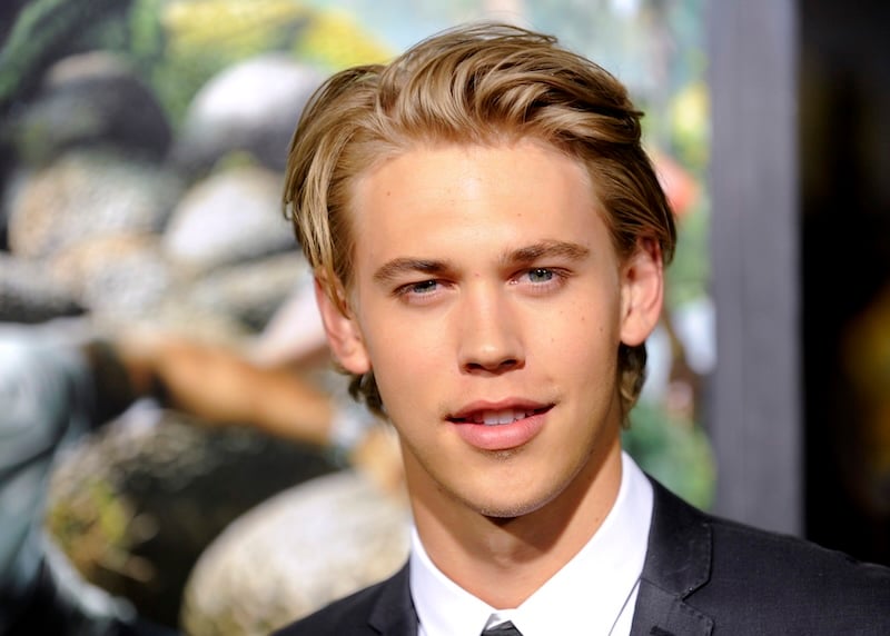 Austin Butler Saves Another Co Star From An Aggressive Bee