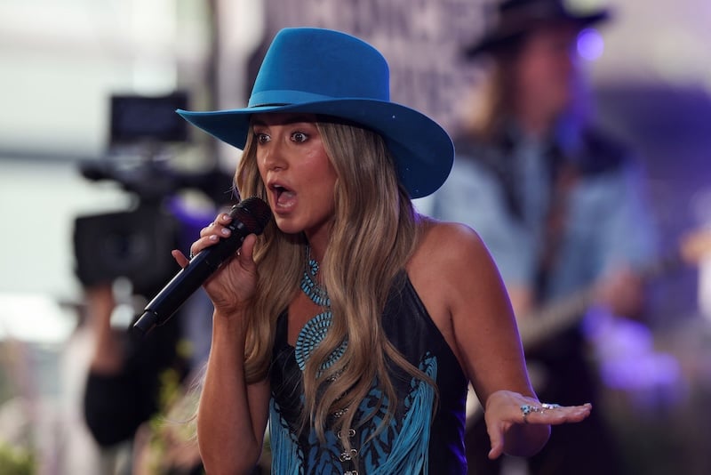 Lainey Wilson Hosts And Wins Big At 2025 Cma Awards