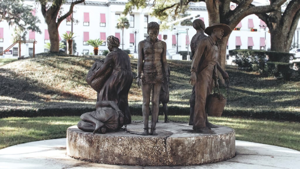 Circle Of Chains Sculpture 2 Web