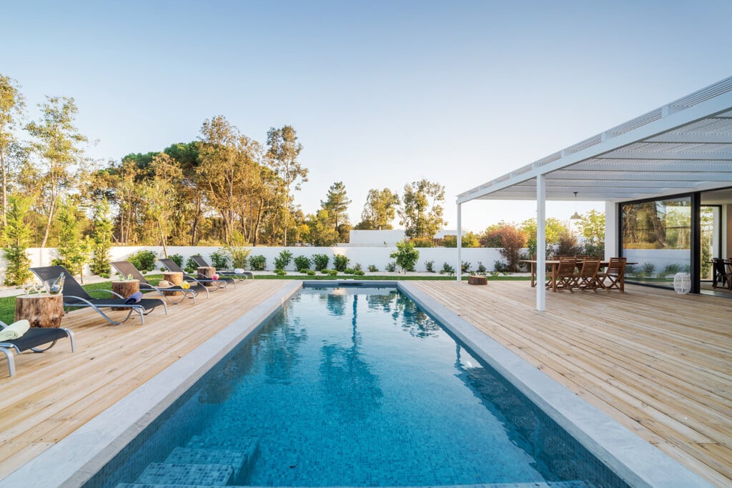 Modern Villa With Pool And Garden