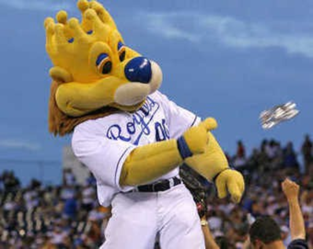 Royals fan hit by hot dog thrown by mascot Sluggerrr gets new trial – New  York Daily News