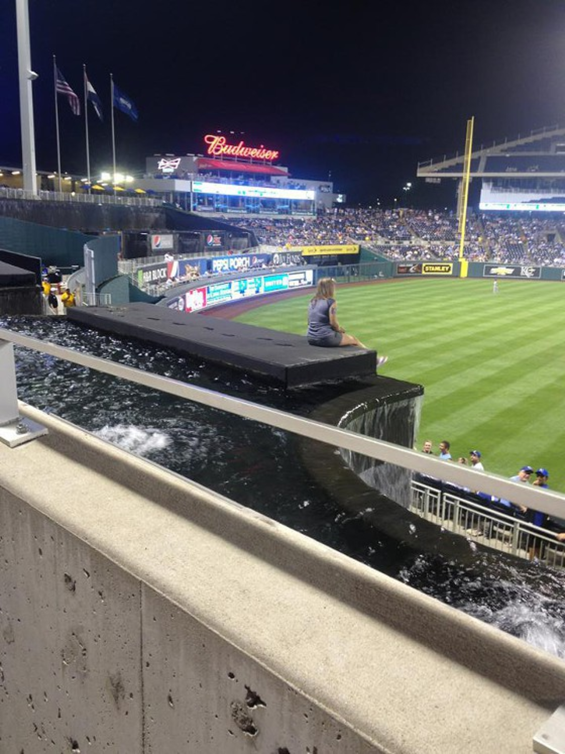 Kansas City's best Royals fan plays in the fountains