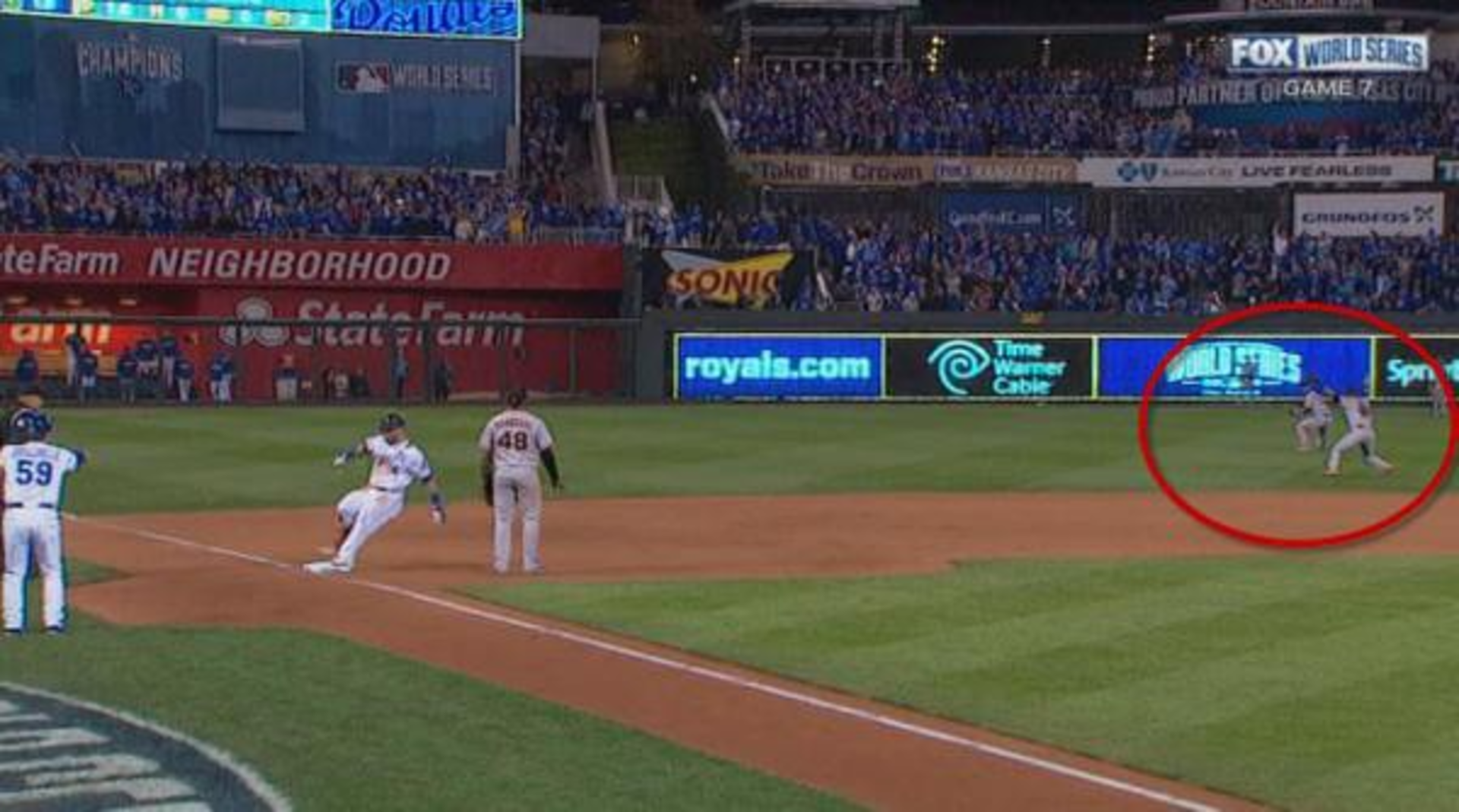 Kansas City Royals Alex Gordon celebrates a bottom of the ninth