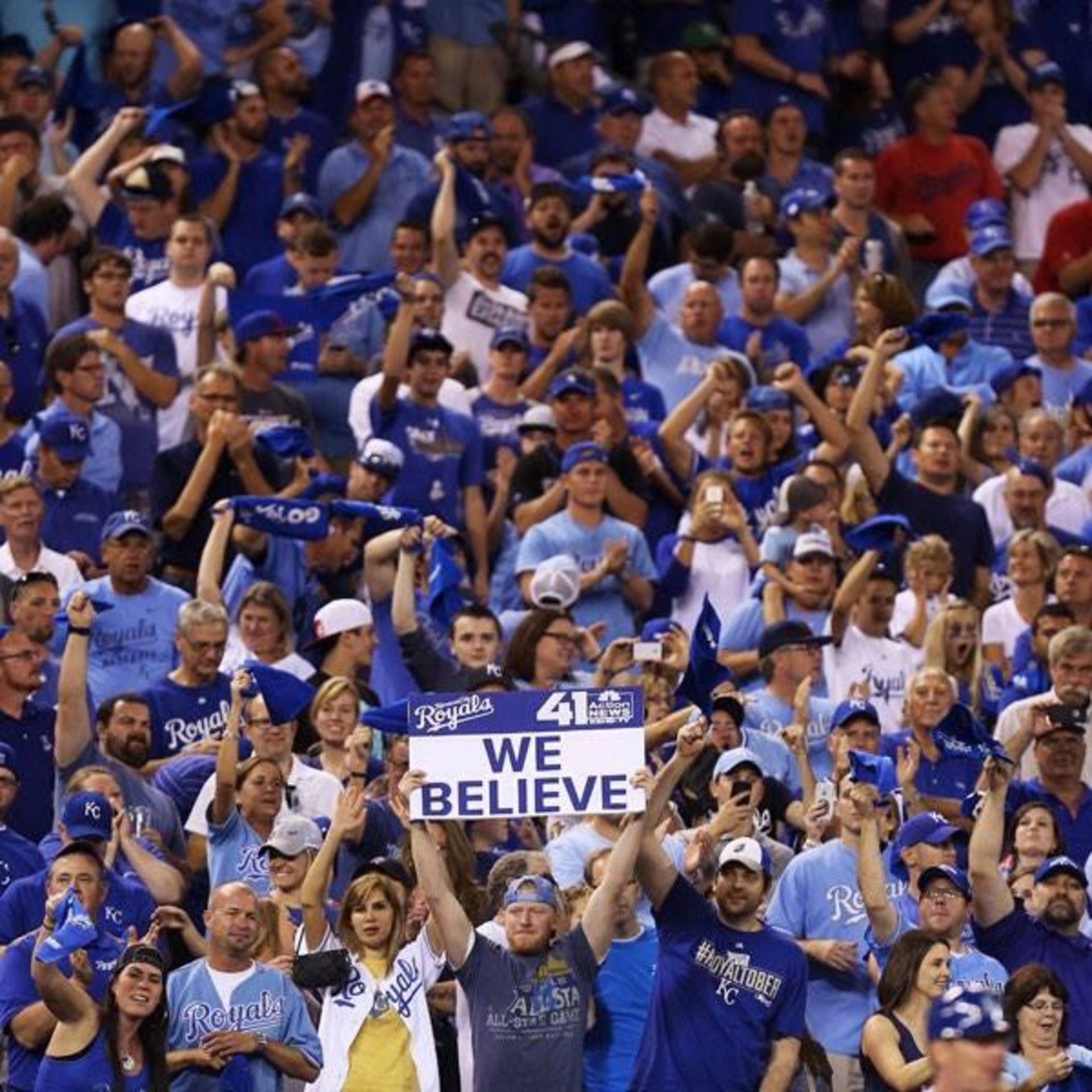 Former Royal Eric Hosmer gets ovation at Kauffman Stadium