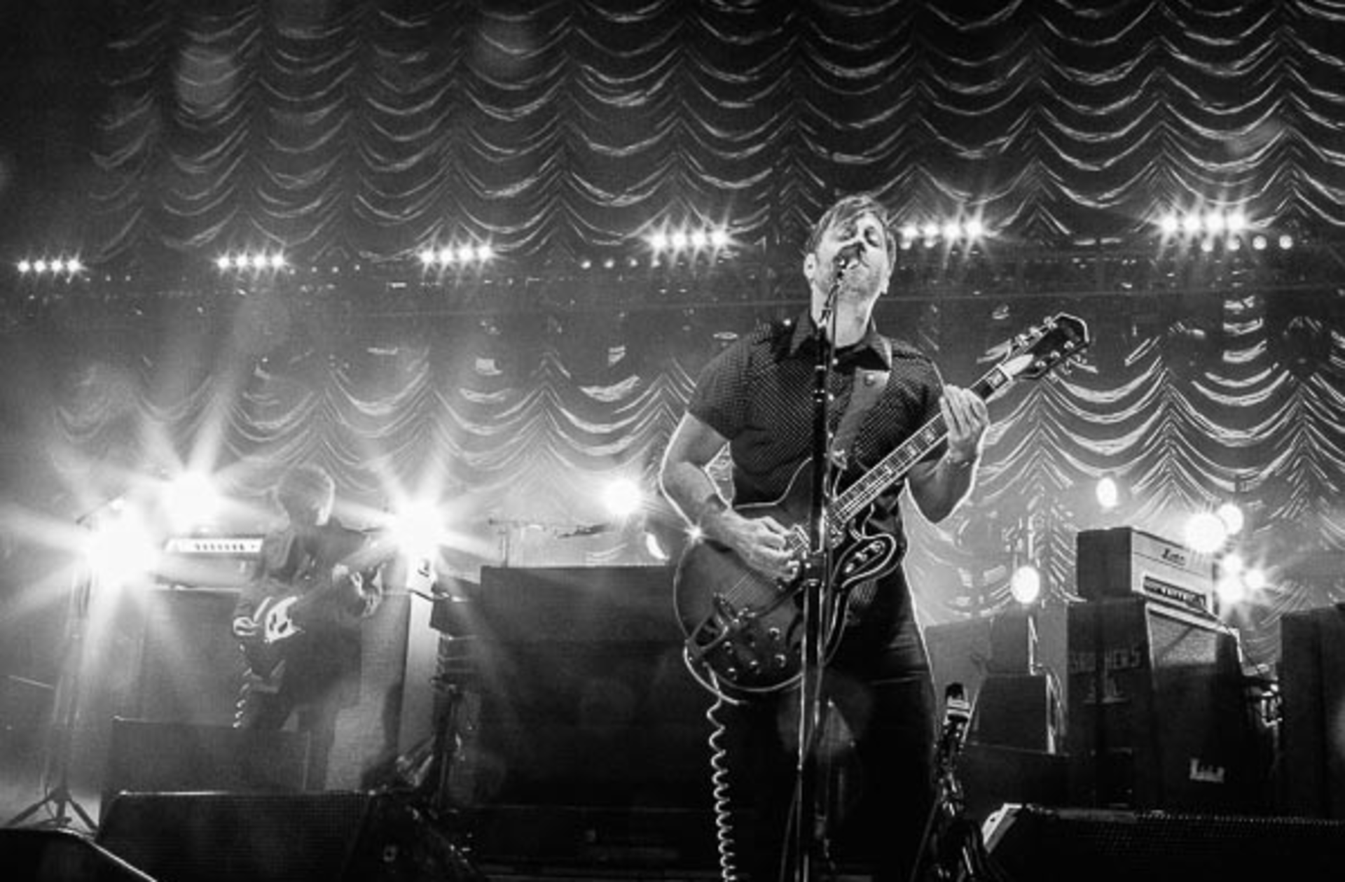 The Black Keys St Vincent Got Loud At The Sprint Center Last Night