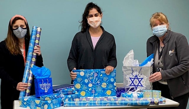 Taly Friedman Melissa Kingston & Vicky Johanson With Hanukkah Wrap