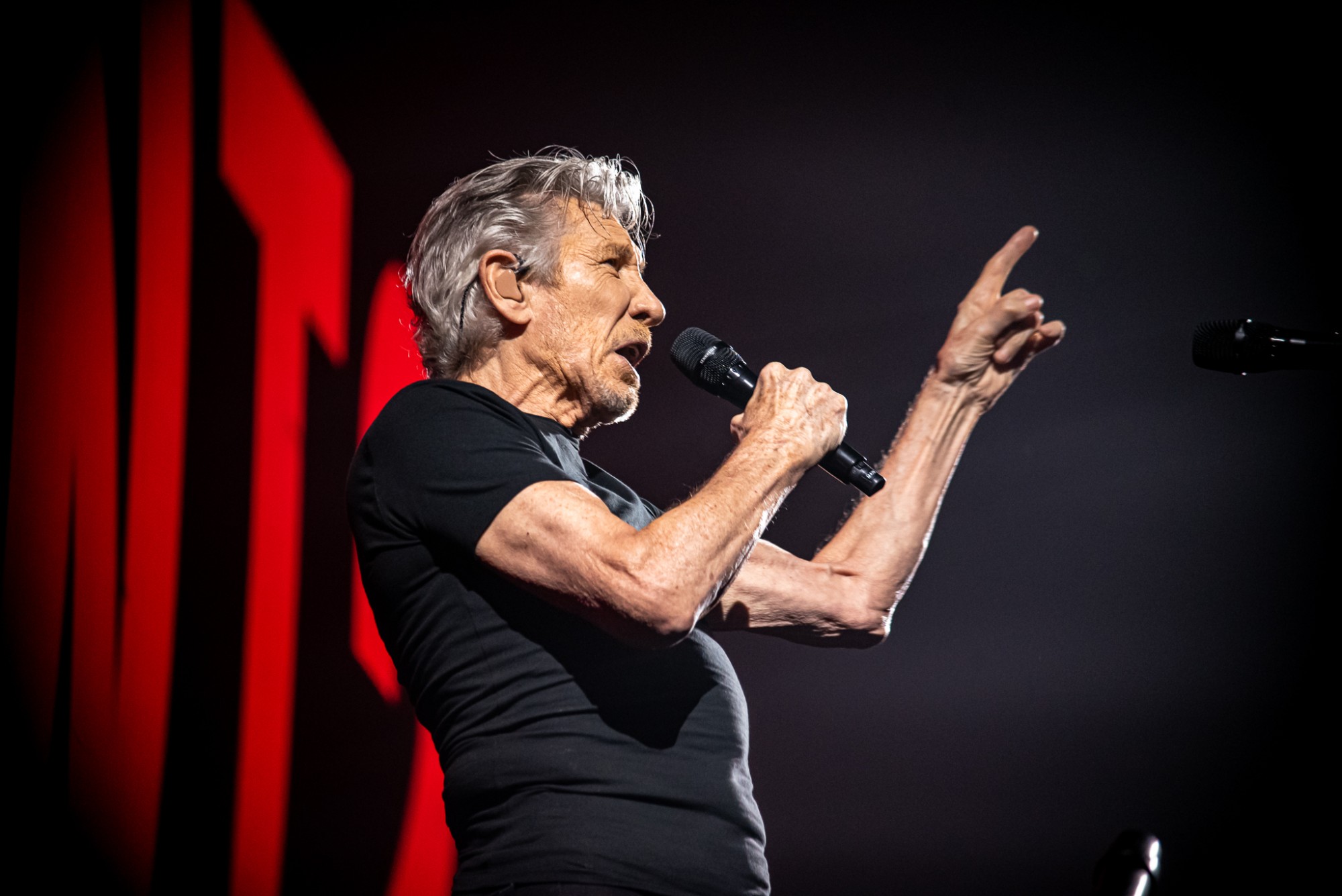 Photos: Roger Waters at T-Mobile Center