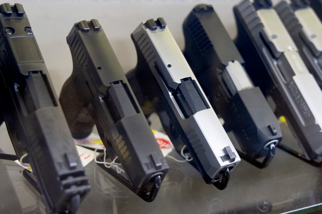 Firearms Guns 2048x1366