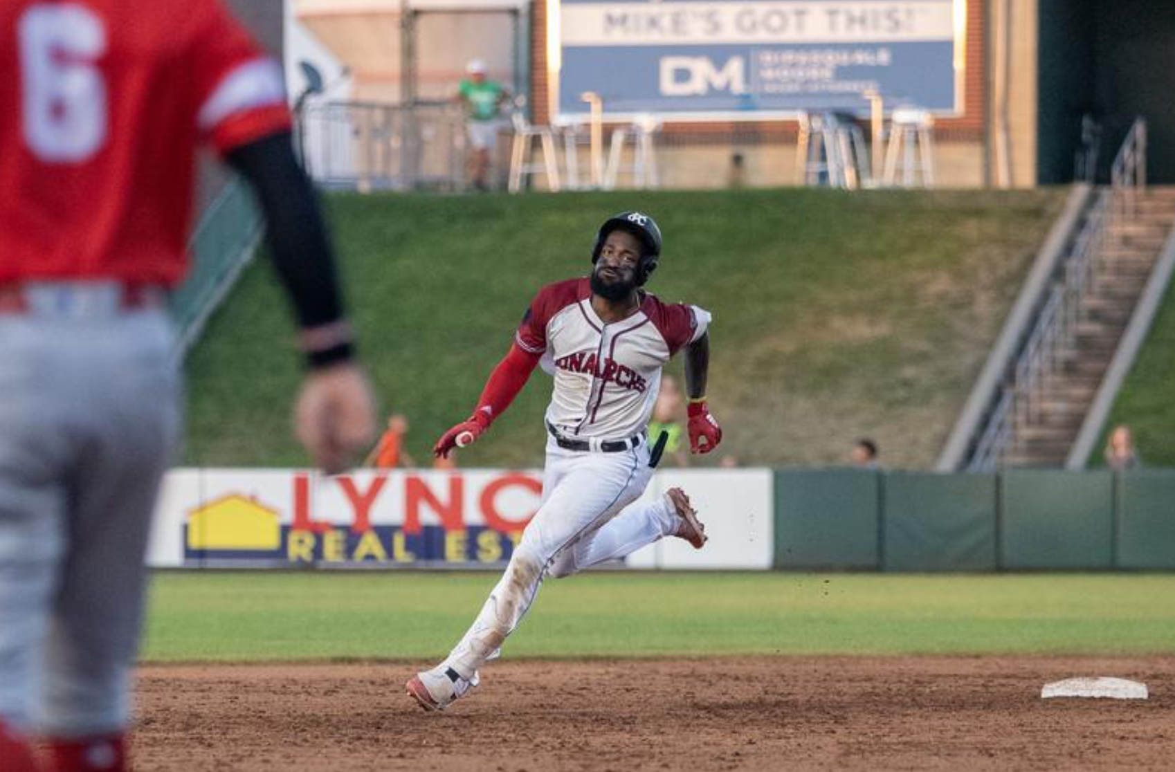 MONARCHS ADD OUTFIELDER - Kansas City Monarchs