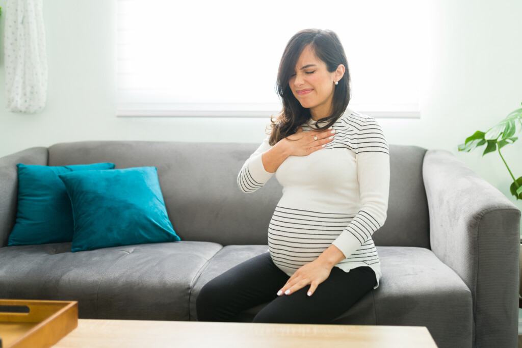 pregnant woman experiencing heartburn