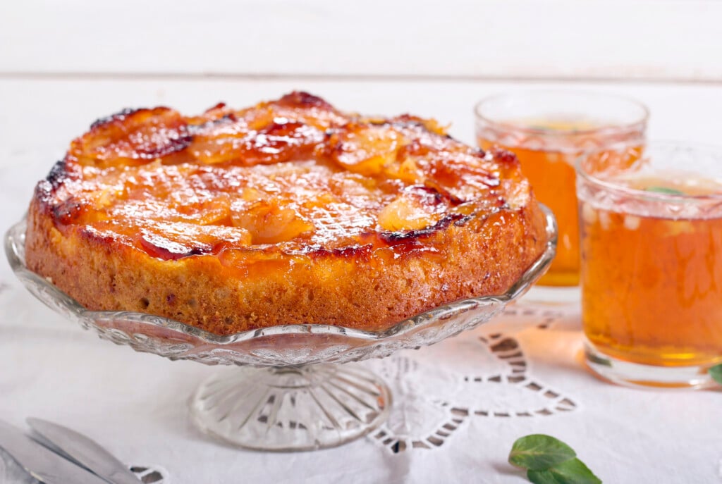 Apple upside-down Cake