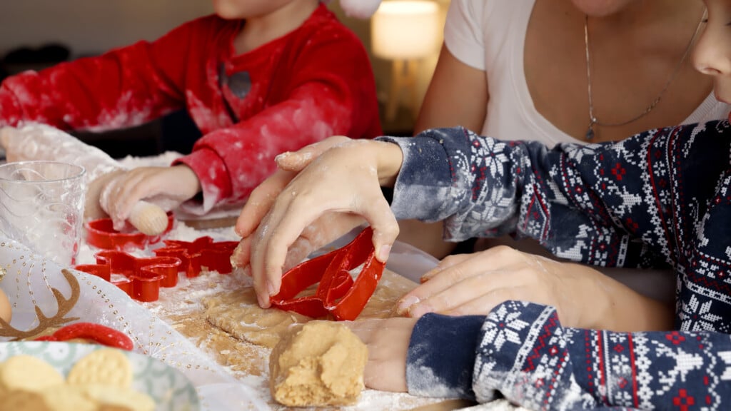 young children playing with playdoh