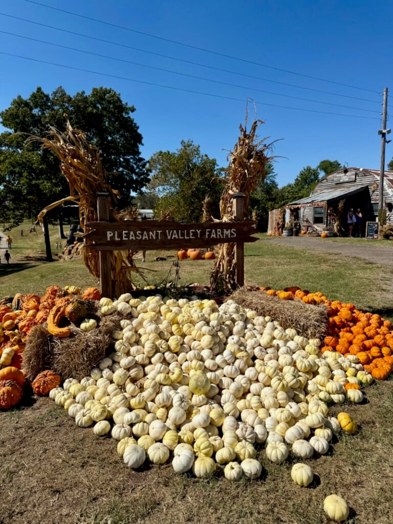 pleasant valley farms welcome sign