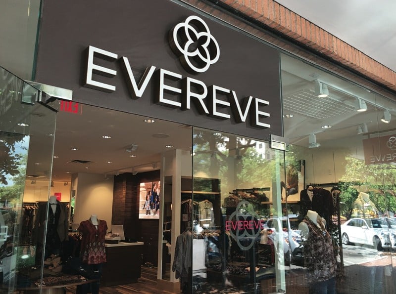 the front of evereve in utica square