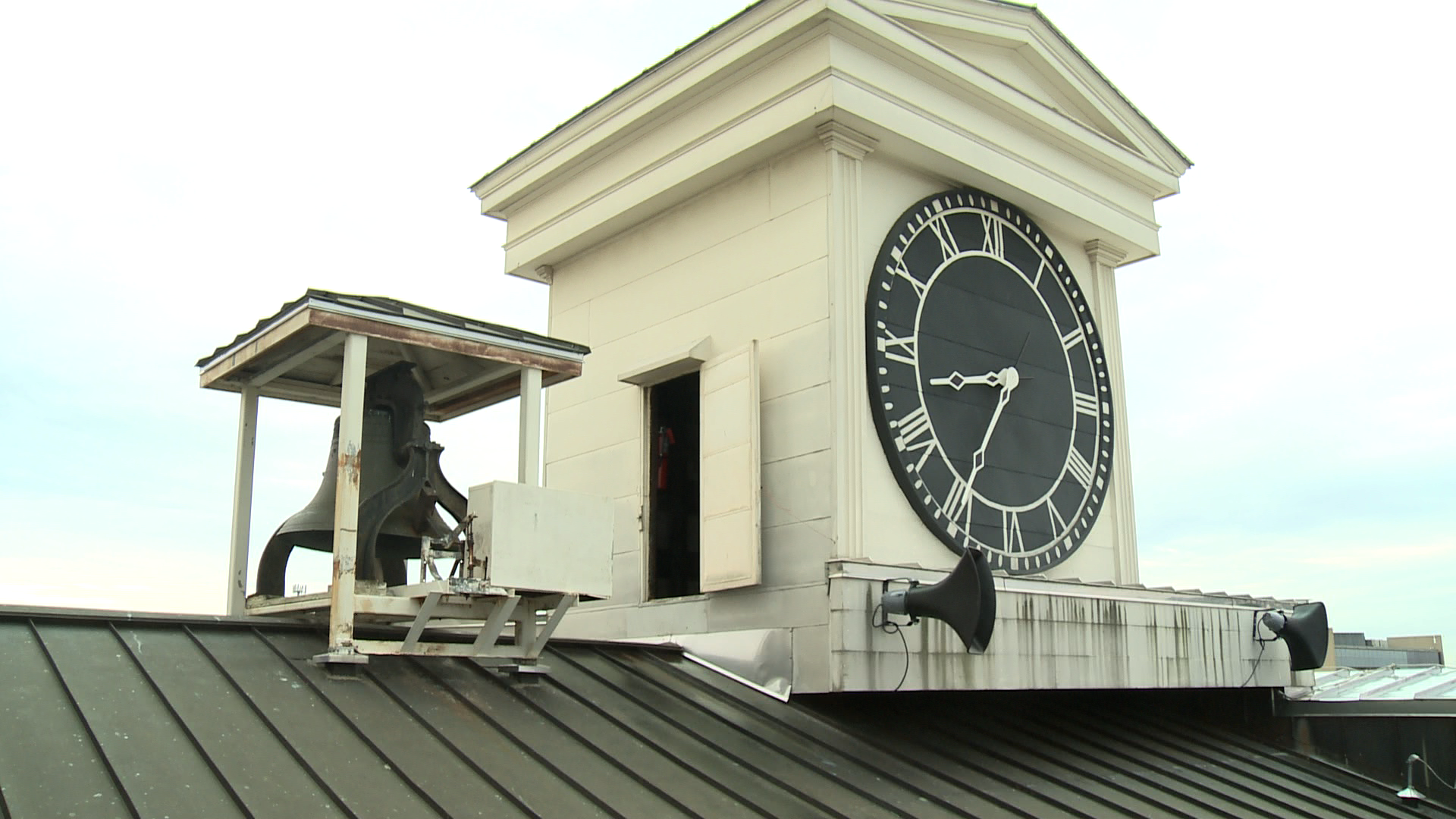 Capitol Clock Ticking Again - WAKA 8