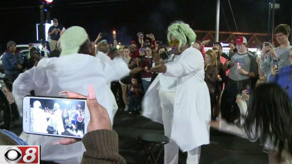 ICYMI Candlelight Vigil Held for BurnedOut Taco Bell WAKA 8