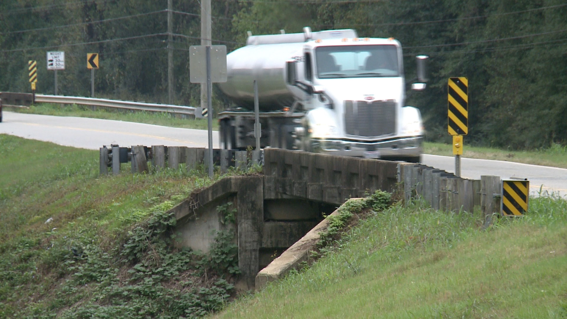 Residents Fear Overweight Trucks Are Crossing Weight Restricted Bridges Alabama News 