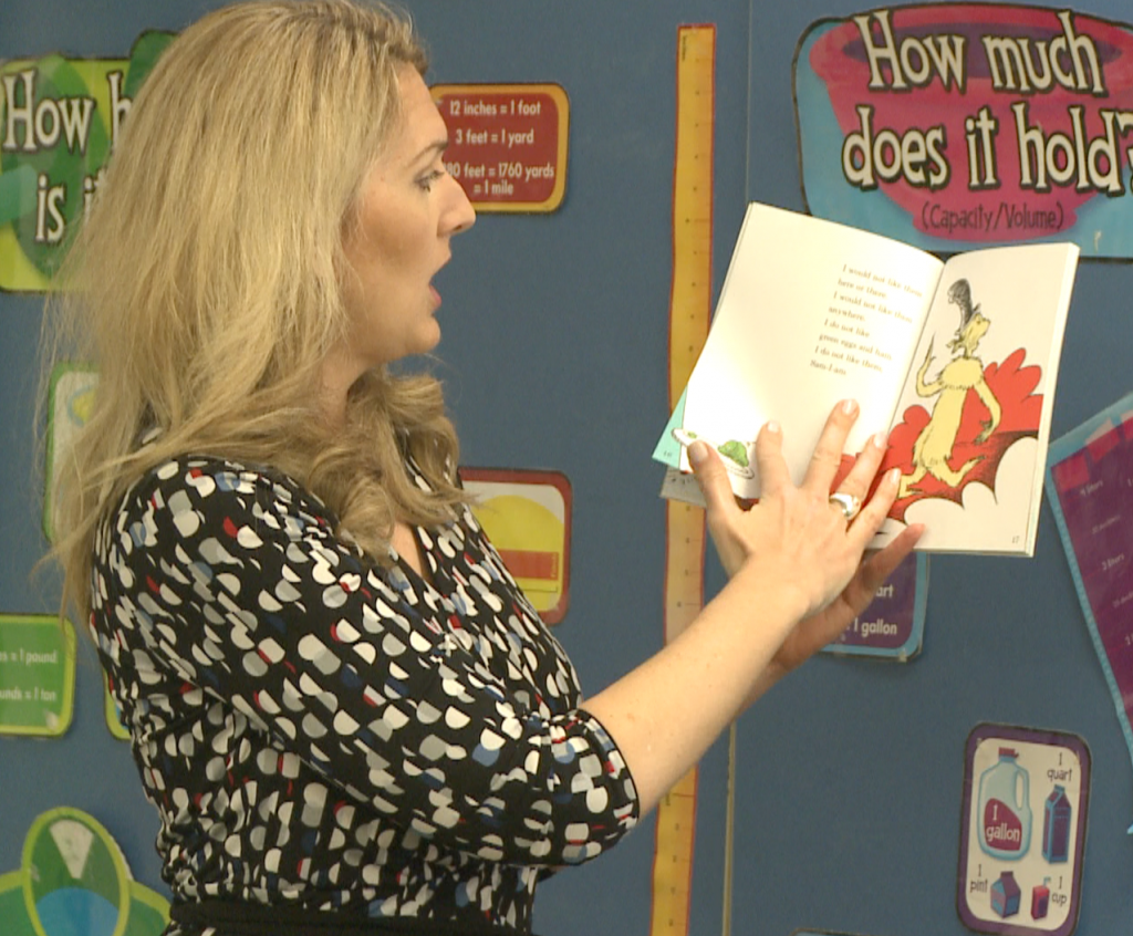 Ellis Eskew Reads to Students at Dannelly Elementary for 