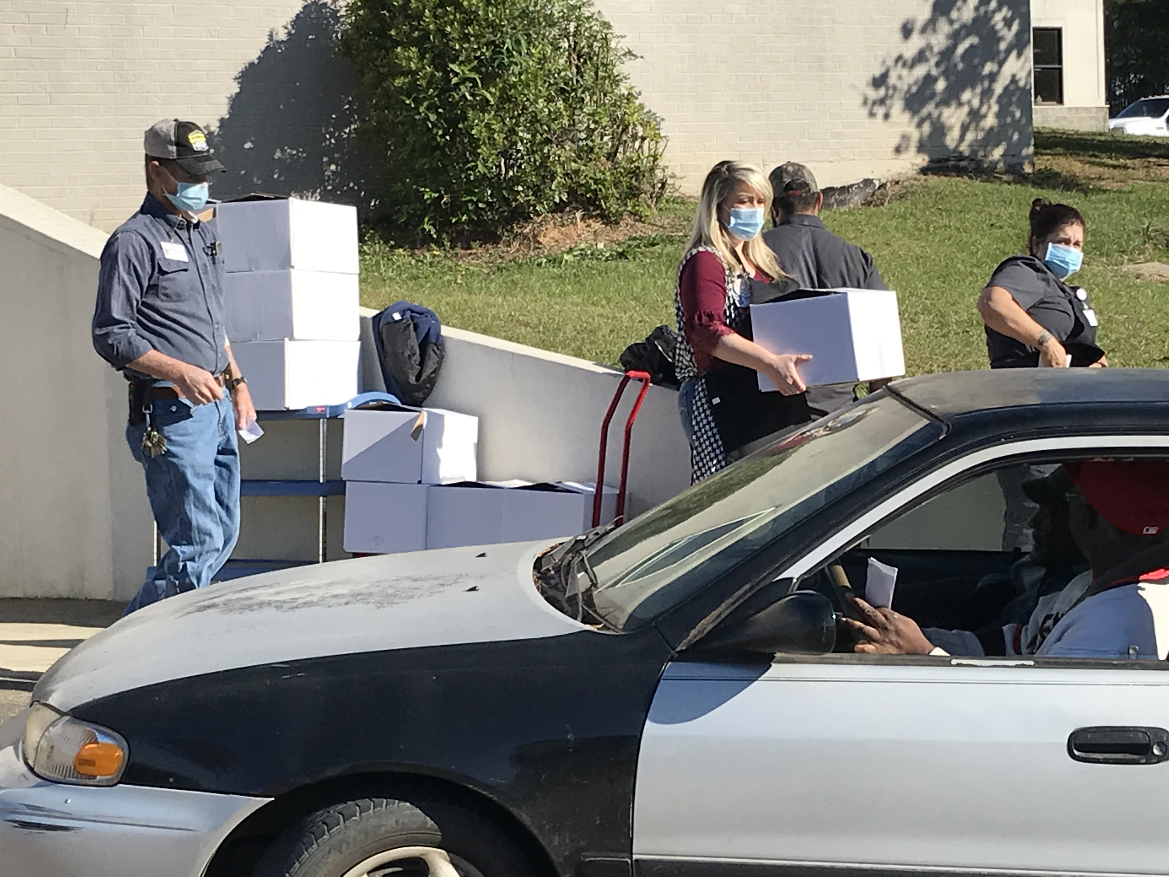 Elmore County Hospital Hosts Drivethru Food Giveaway WAKA 8
