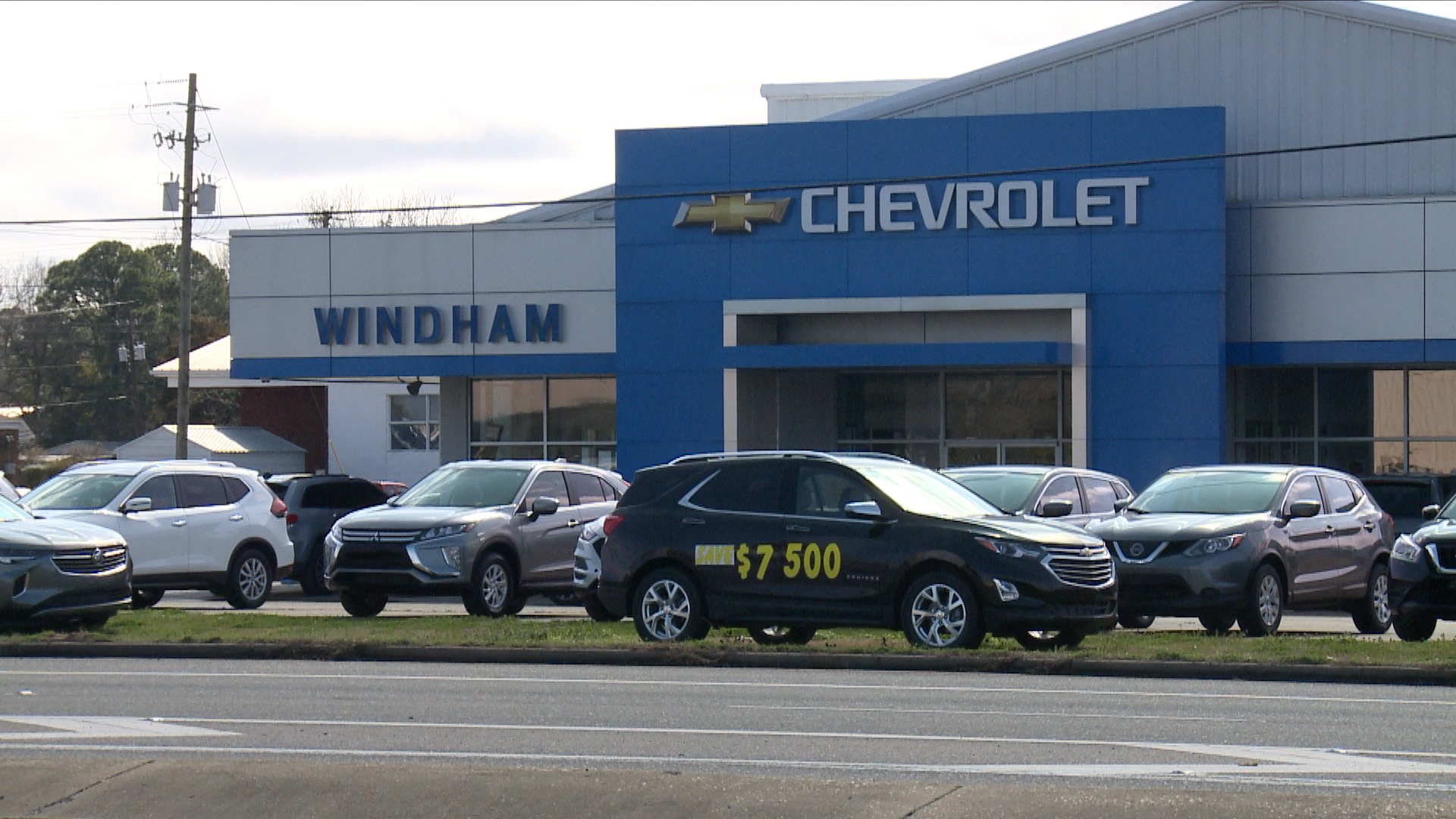 Thieves Steal Half Dozen Vehicles from Car Dealership in Demopolis WAKA 8
