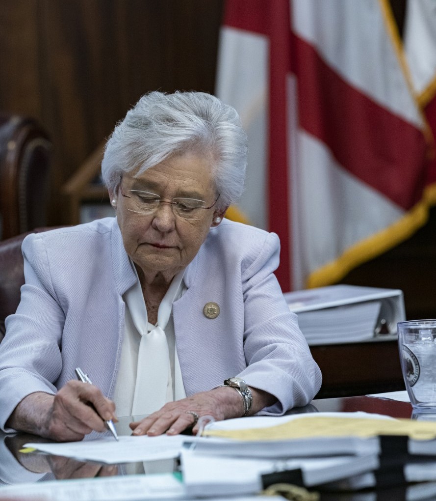 Gov Kay Ivey Calls Legislature Into Special Session To Pass New Congressional District Map Waka 8