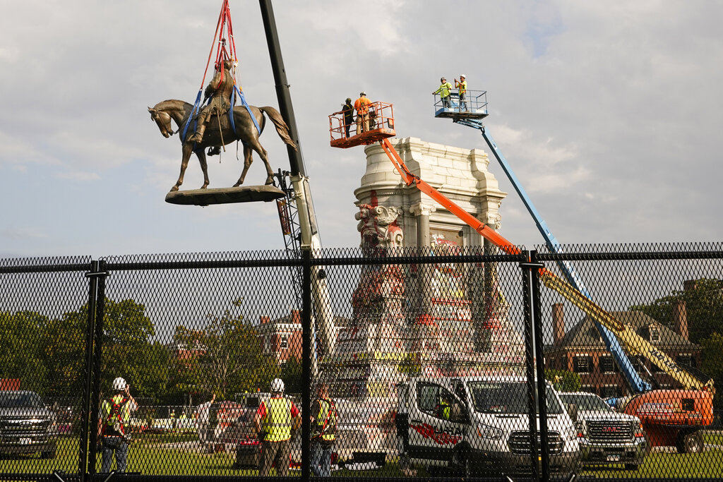 Aptopix Confederate Monument Richmnond