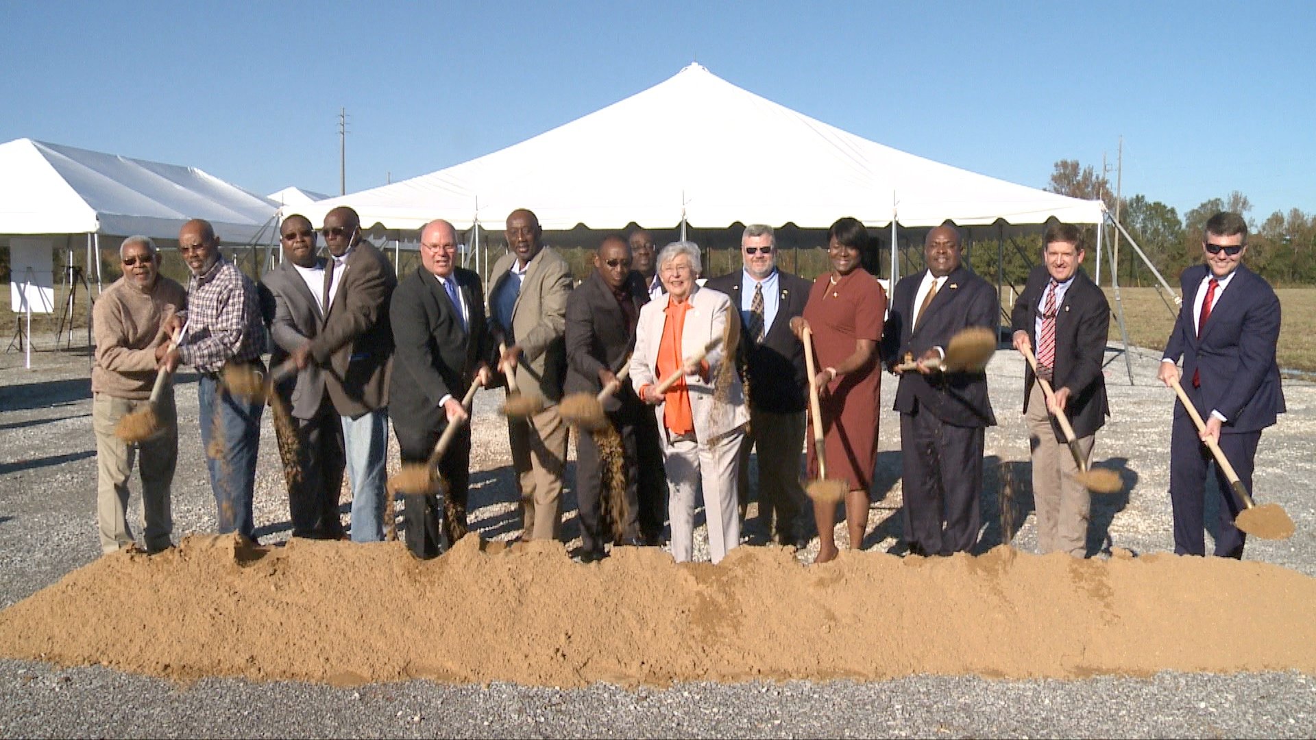 Gov. Ivey Breaks Ground on West Alabama Corridor Project - WAKA 8