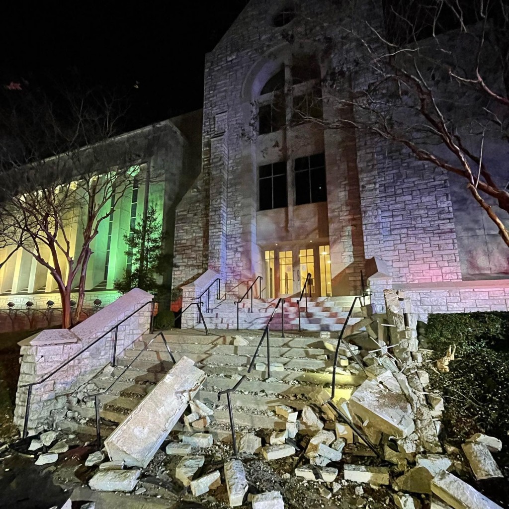 261852512 10110136552893611 3927211956503467906 N