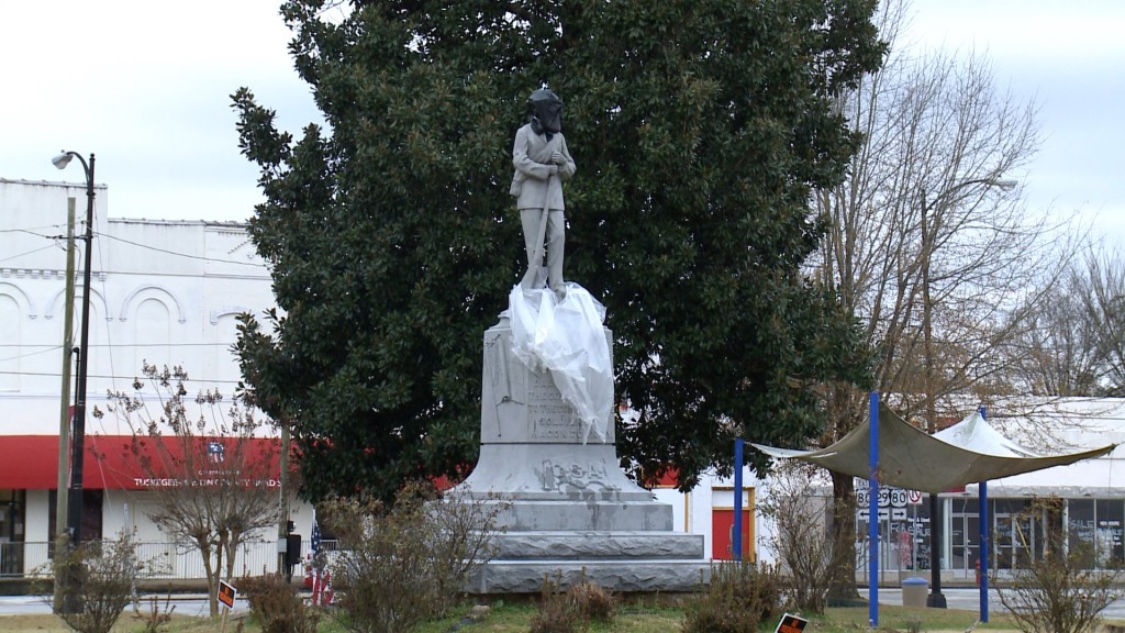 Macon Statue