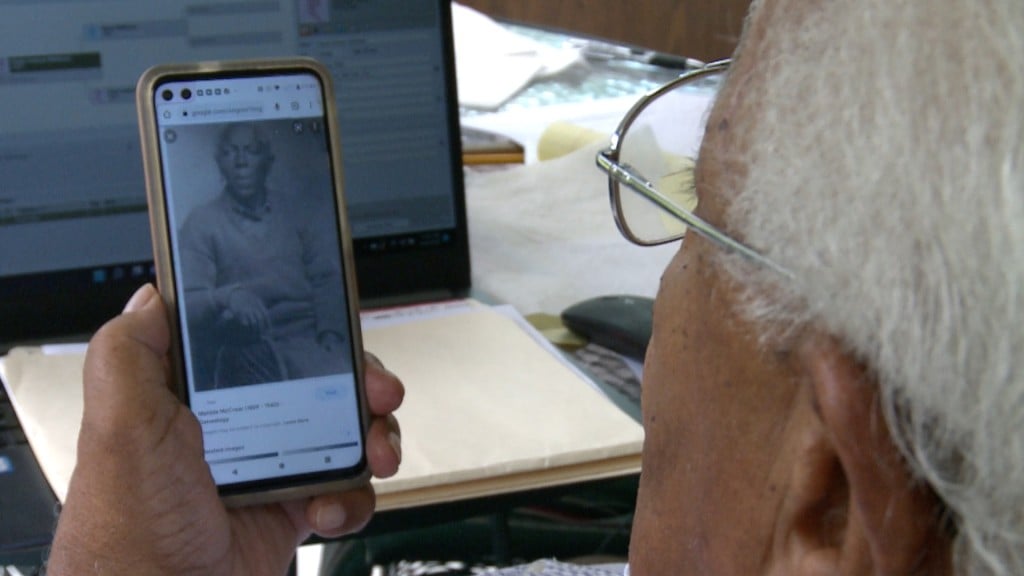 Wal Clotilda0523 Fox Pkg1