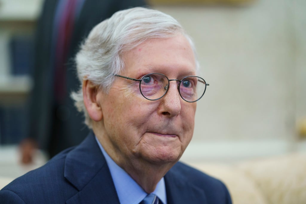 U.S. Senate GOP Leader Mitch McConnell Appears To Freeze Up Again - WAKA 8