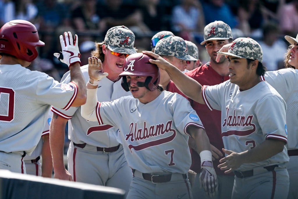 Alabama loses second game to Wake Forest in NCAA Super Regional - WAKA 8